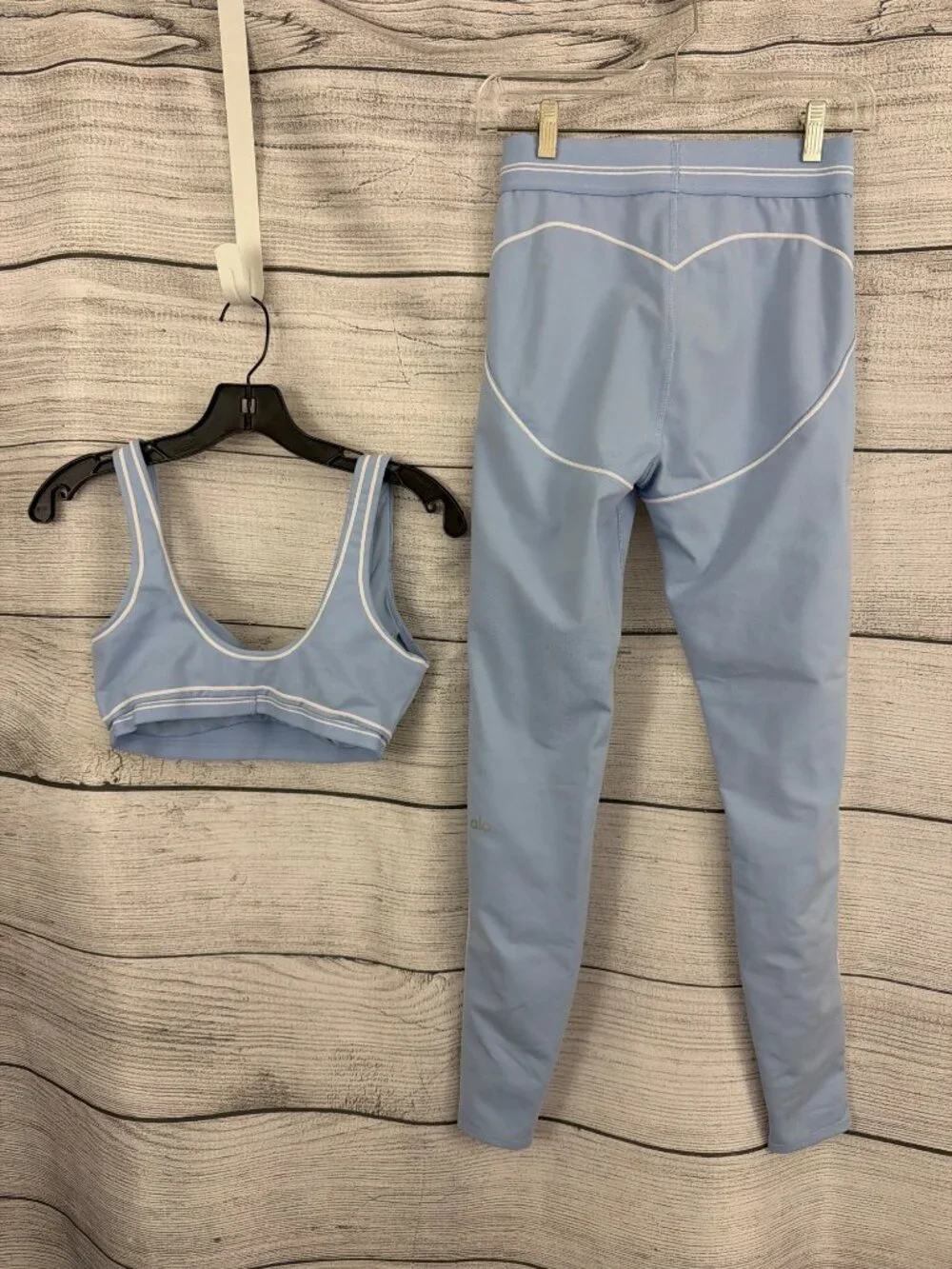 Alo Yoga Airbrush High-Waist Heart Throb Bra and Leggings Size S